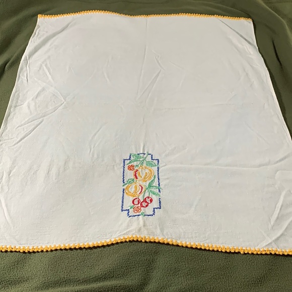 Large vintage embroidered dish towel.  Approximately 26.75 x 31 - Picture 1 of 3